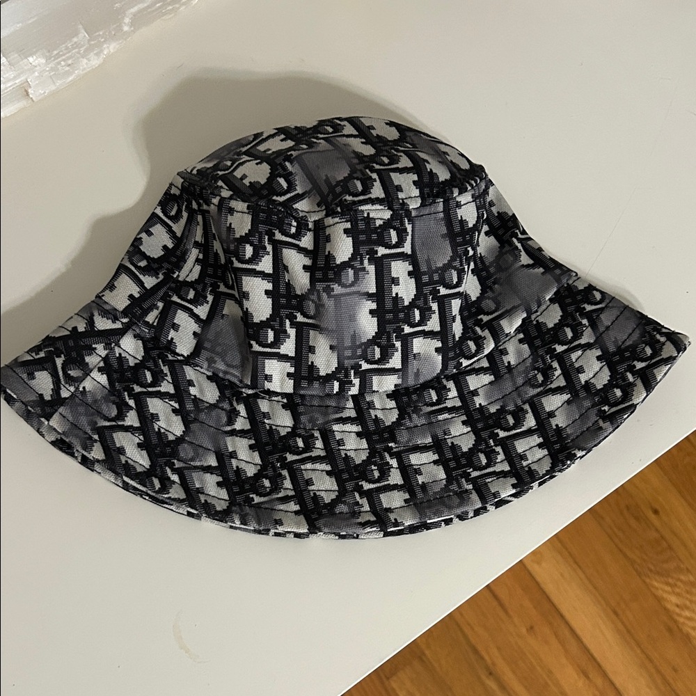 Dior bucket hat